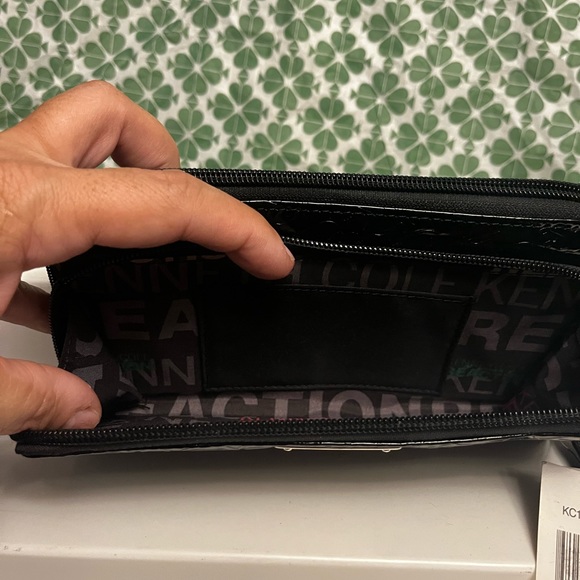 Kenneth Kole Wristlest with Double Zippered Compartments!! - Picture 5 of 9